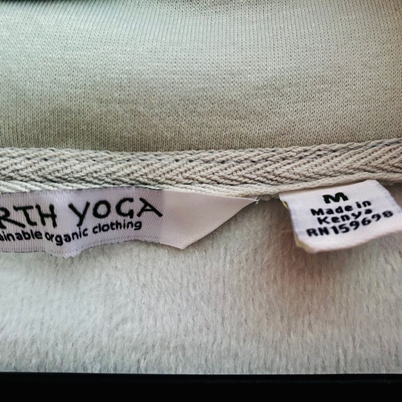 NWOT Earth Yoga Sustainable light mint overhead sweatshirt, size M - Picture 4 of 4